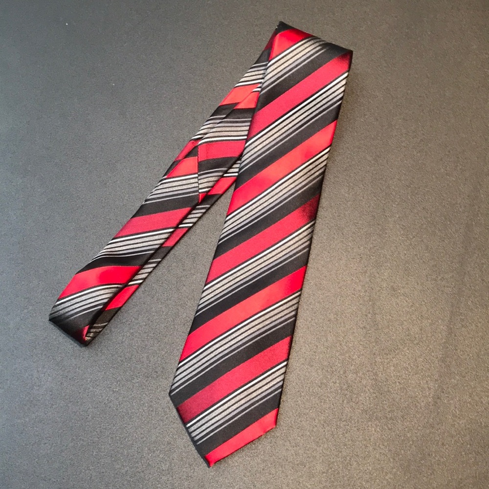 NWT Sean John, classic rep tie, in red, burgundy, gray, black, 100% Silk, New